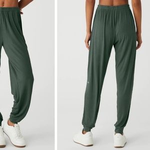 HIGH-WAIST RIBBED WHISPER PANT